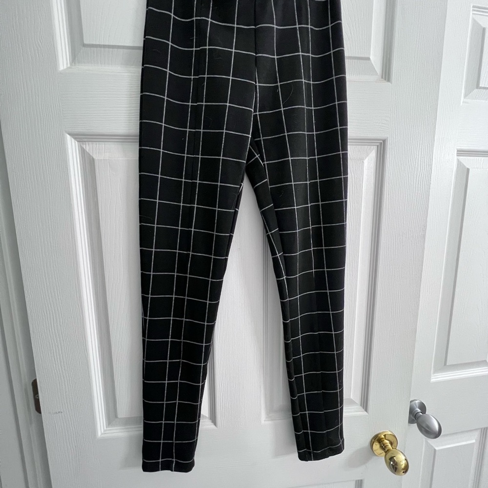 Women’s Black/White Striped Pants Size: XS